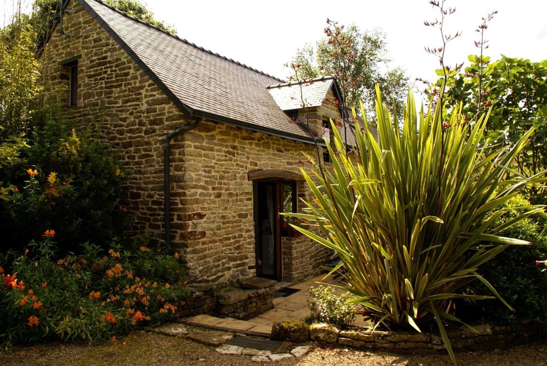 Les Pieds Dans L'Herbe Bed & Breakfast Rosporden Exterior foto