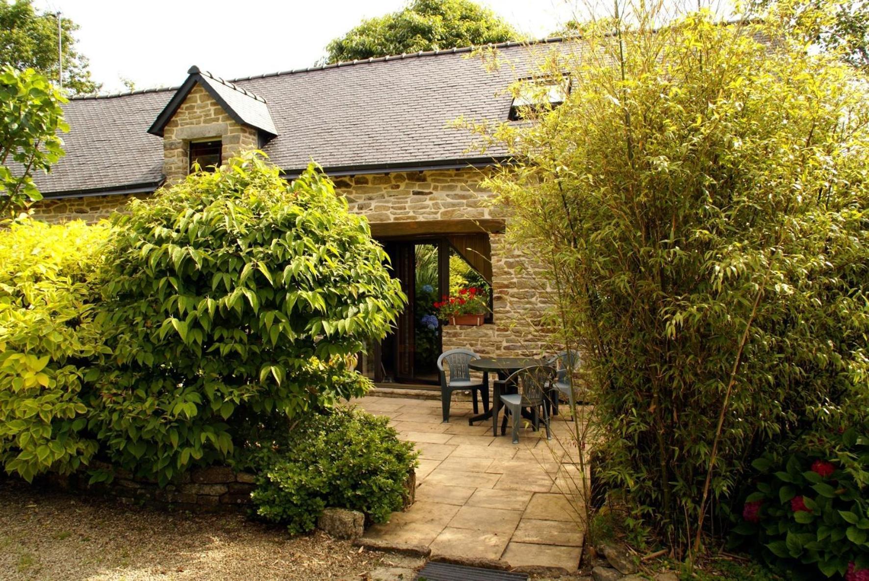 Les Pieds Dans L'Herbe Bed & Breakfast Rosporden Exterior foto